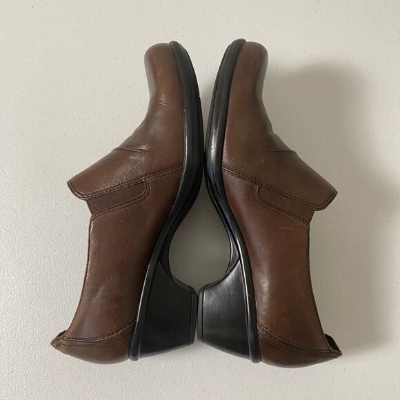 Clarks Sz 8.5 W Partridge Brown Leather Slip On Loafer Heeled Boots Comfort Clog - Picture 6 of 14